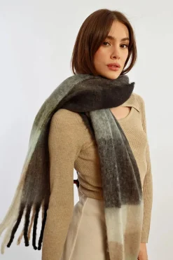Fringed Check Scarf - Black/Mint